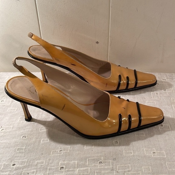 Chanel Semi Point Mustard Black Detail Slingback Shoe - Picture 6 of 16